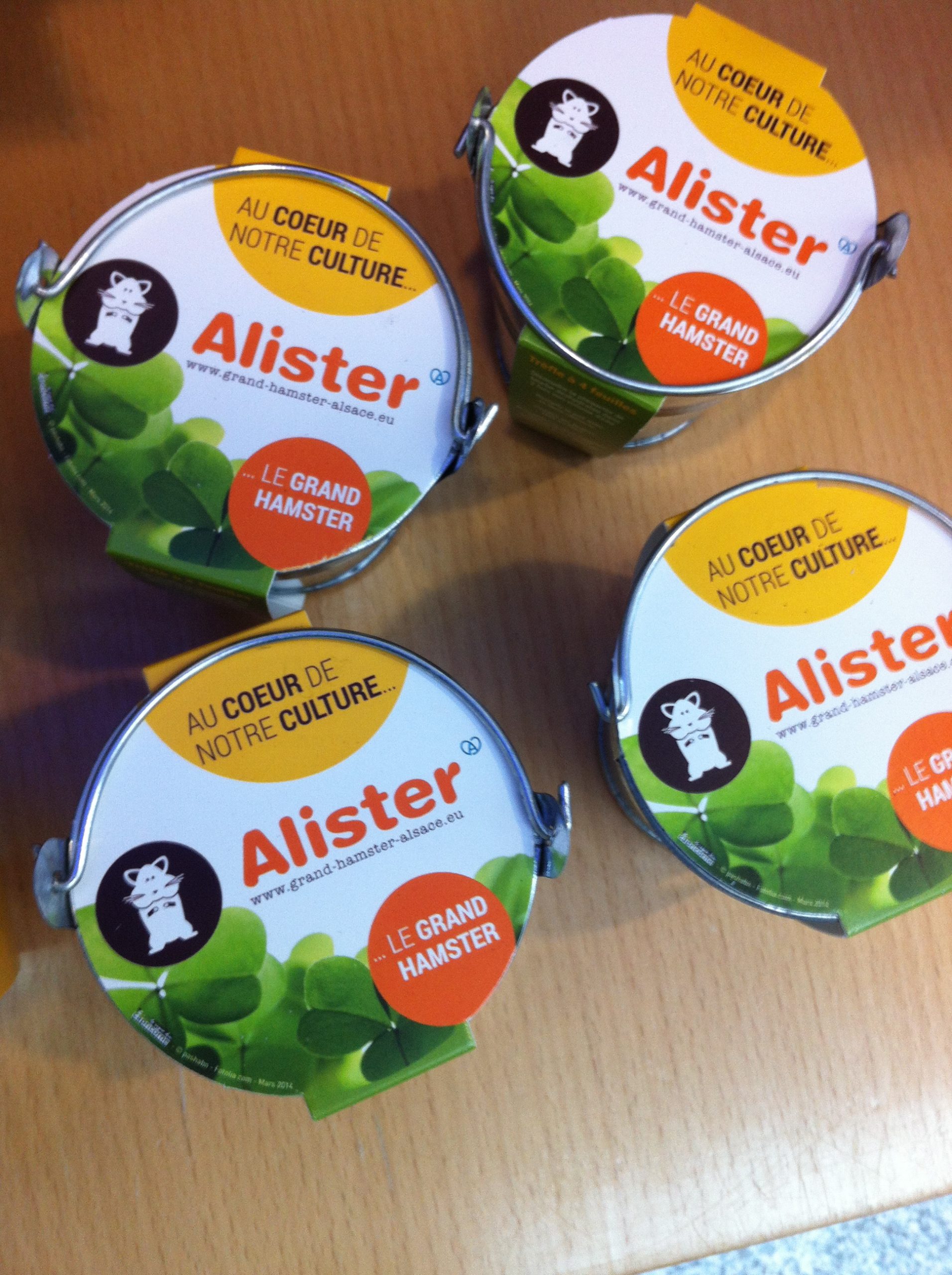Objets promotionnels du Life Alister (pots de graines de Luzerne)